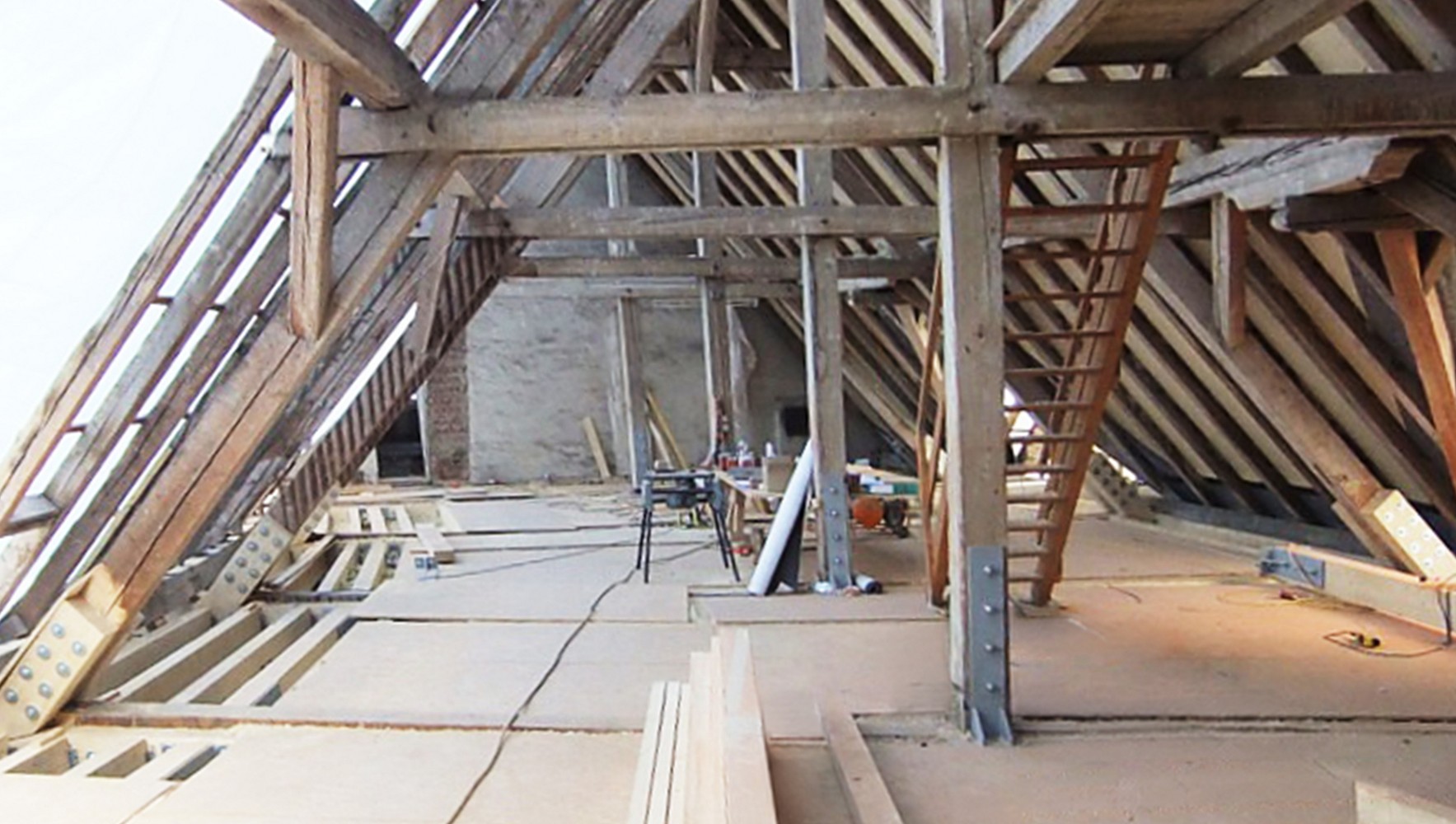 Historische Holzkonstruktion im Dachstuhl
