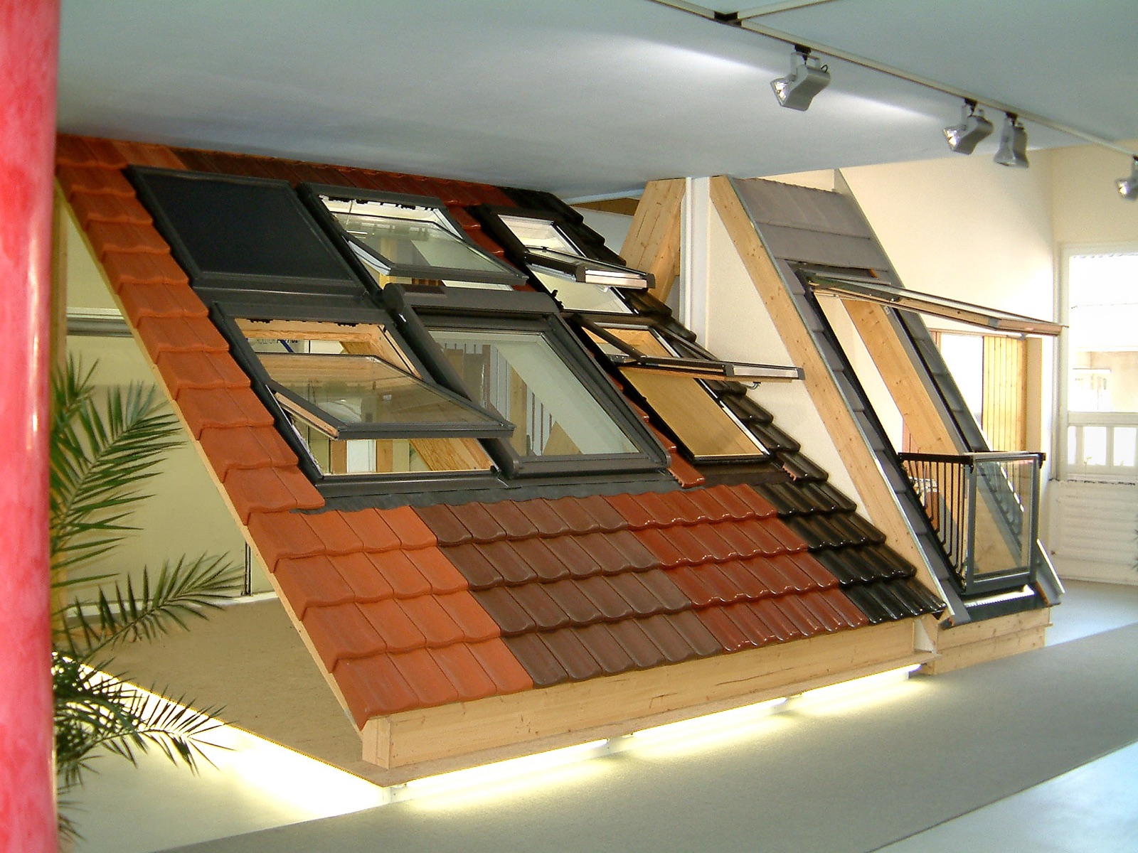 Ausstellungsraum mit Dachfenstern