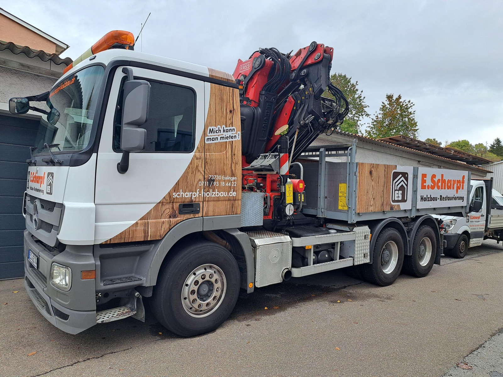 Unser Ladekran: Mercedes Actros mit FASSI-Ladekran